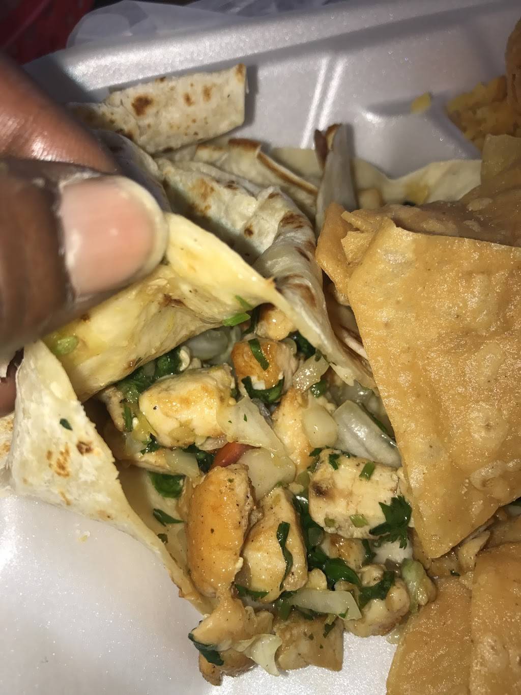 Taqueria 5 De Mayo | restaurant | 2415 W Montrose Ave, Chicago, IL 60618, USA | 8722085949 OR +1 872-208-5949