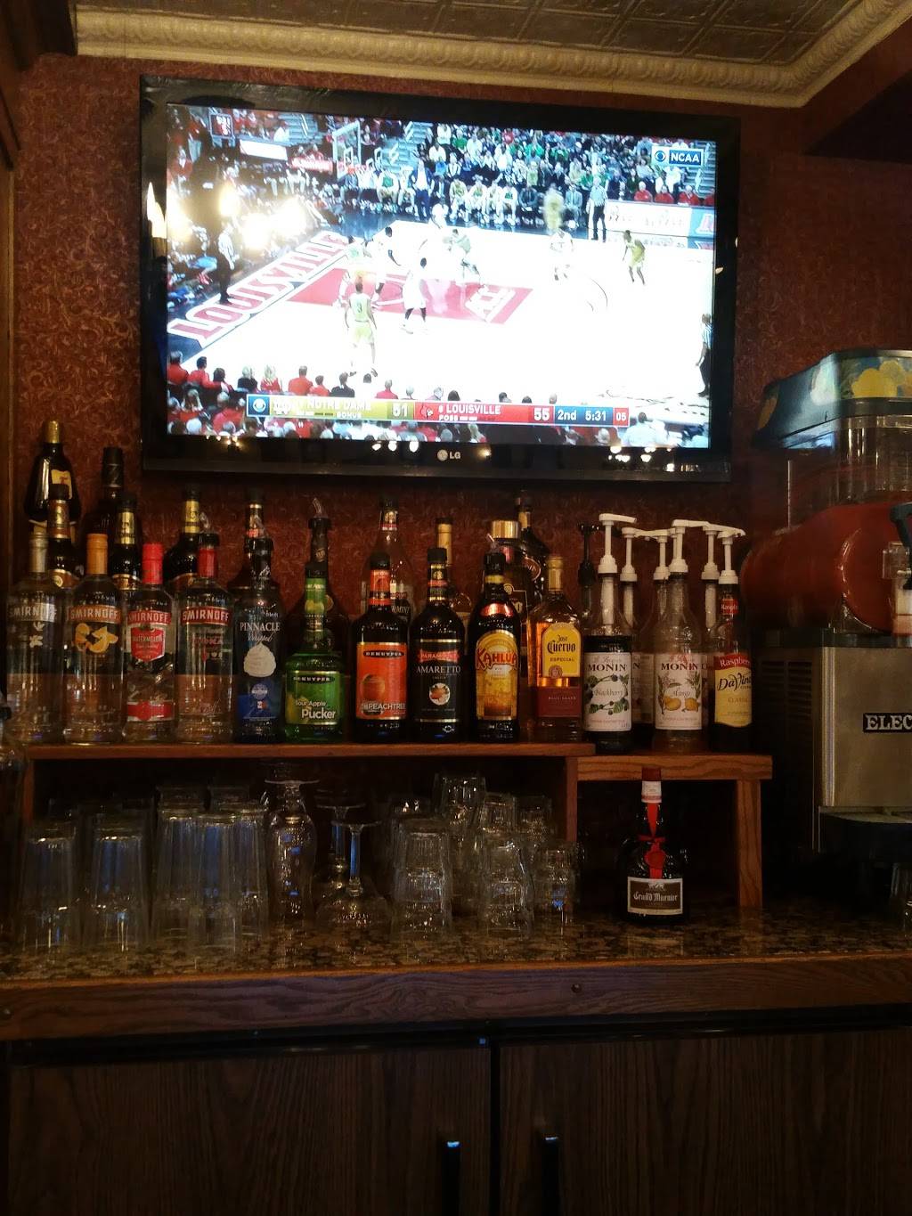 T J Willies Fine Food & Spirits | restaurant | 738 W Market St, Tiffin, OH 44883, USA | 4194472400 OR +1 419-447-2400