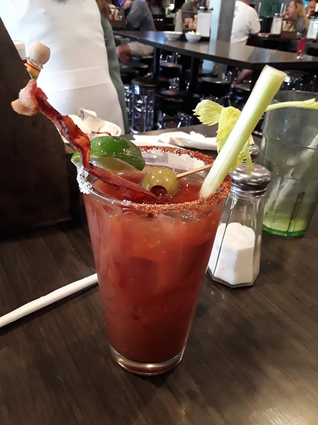 Standard Station Sports Bar & Grill | restaurant | 226 Standard St, El Segundo, CA 90245, USA | 3103222255 OR +1 310-322-2255