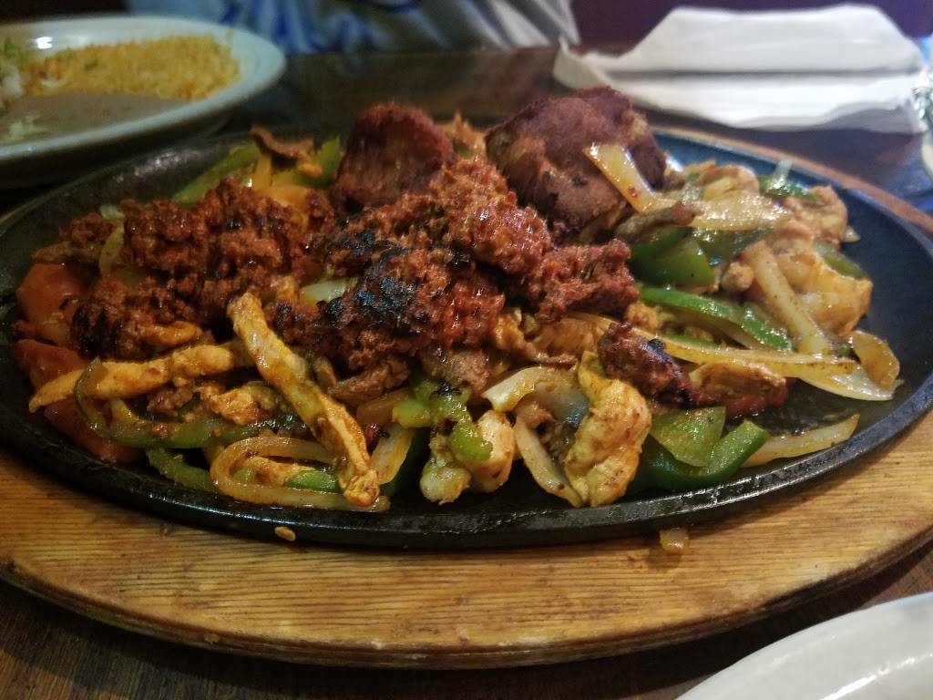 Los Parrilleros | restaurant | 939 Brookway Blvd, Brookhaven, MS 39601, USA | 6019902151 OR +1 601-990-2151