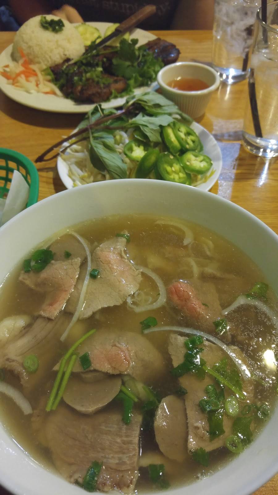 Mirage Bar & Grill | restaurant | 400 Old Hwy 8 NW, New Brighton, MN 55112, USA | 6516339480 OR +1 651-633-9480