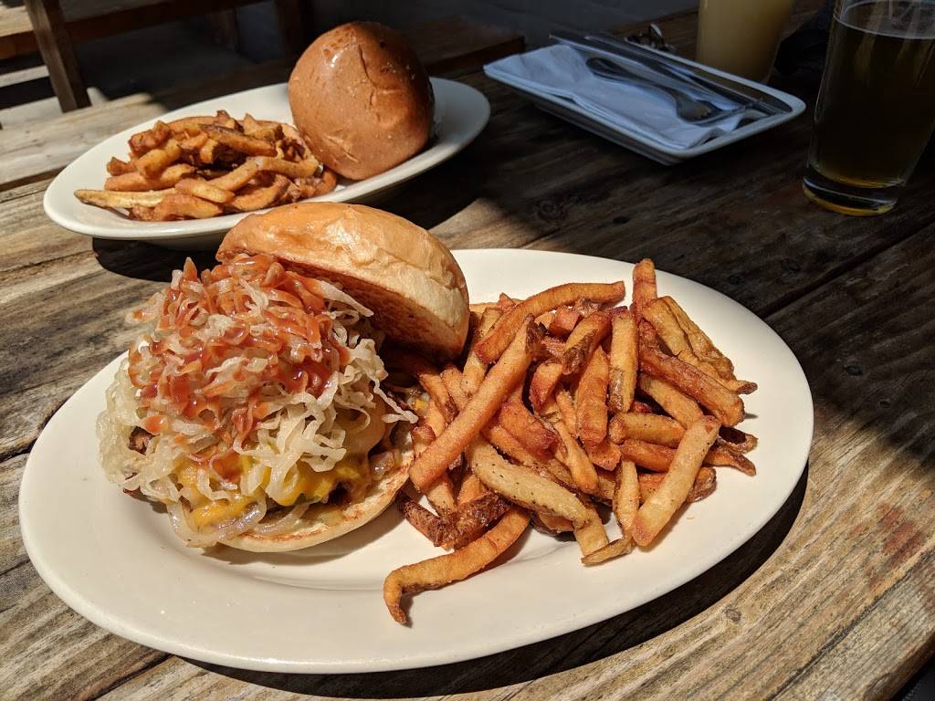 Shepherd Park Draught House | restaurant | 3402 N Shepherd Dr, Houston, TX 77018, USA | 8327671380 OR +1 832-767-1380