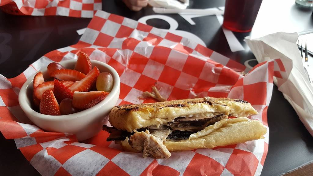 1877 Pub & Grub | restaurant | 116 1st Ave S, Conover, NC 28613, USA | 8289944836 OR +1 828-994-4836