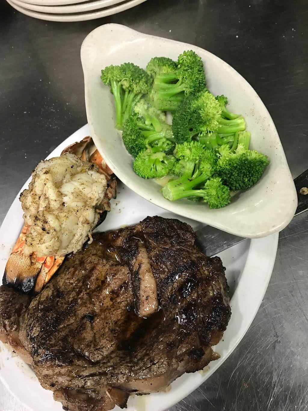 Mimmos Italian Restaurant | restaurant | 120 S Division St, Norris City, IL 62869, USA | 6183783004 OR +1 618-378-3004