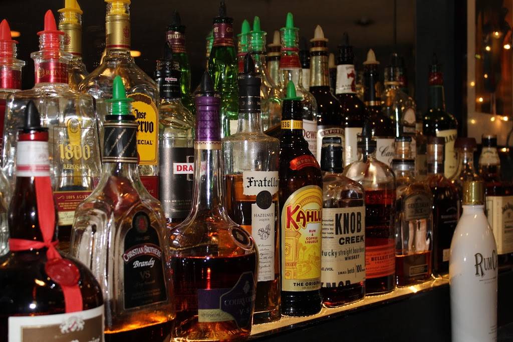 Pointe Dining | restaurant | 1881 7 Mile Dr, New Philadelphia, OH 44663, USA | 3303644303 OR +1 330-364-4303