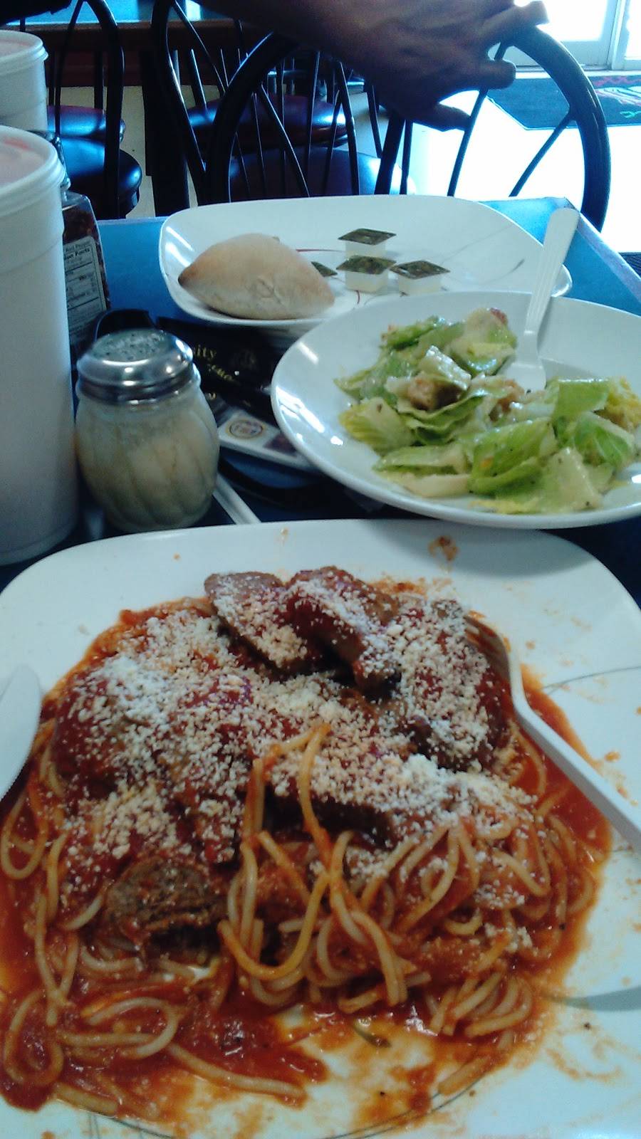 Classic Pizza | restaurant | 112 St Claire Pl #102, Stevensville, MD 21666, USA | 4106437533 OR +1 410-643-7533