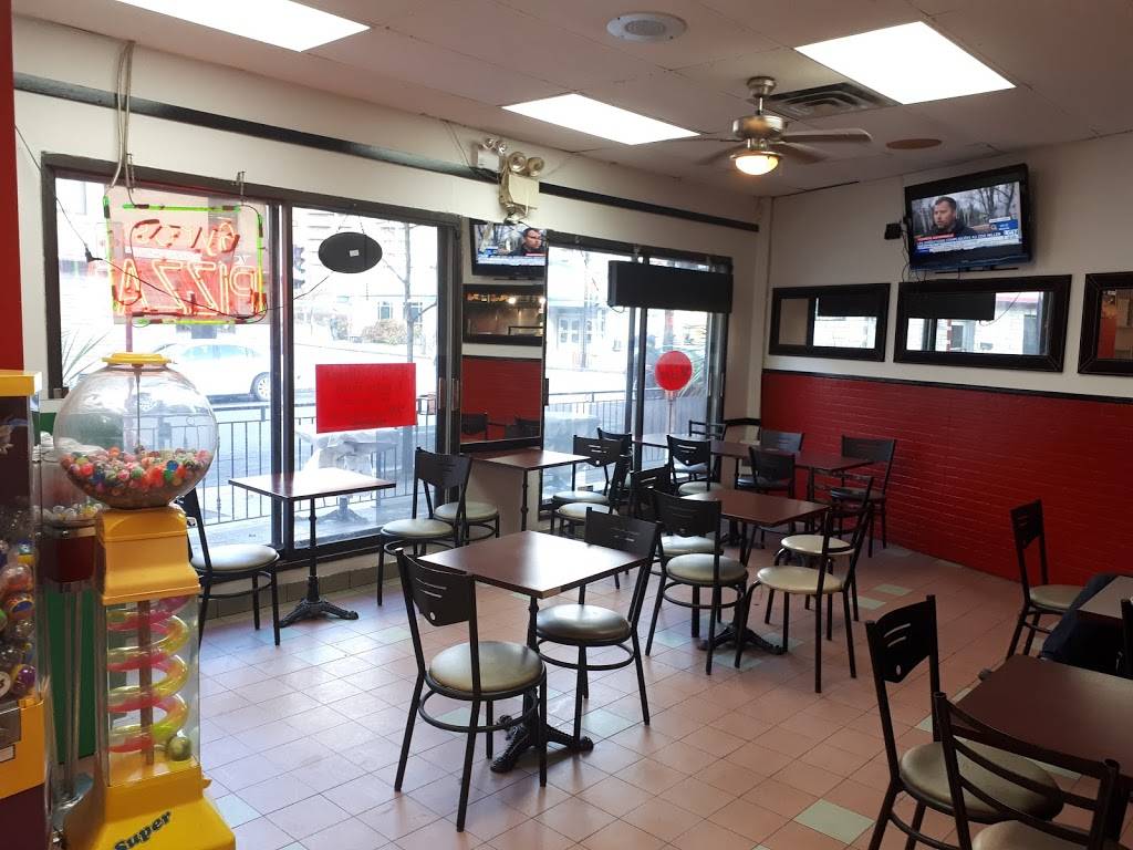 Pizza Madona | restaurant | 2002 Rue Frontenac, Montréal, QC H2K 1W5, Canada | 5145287000 OR +1 514-528-7000