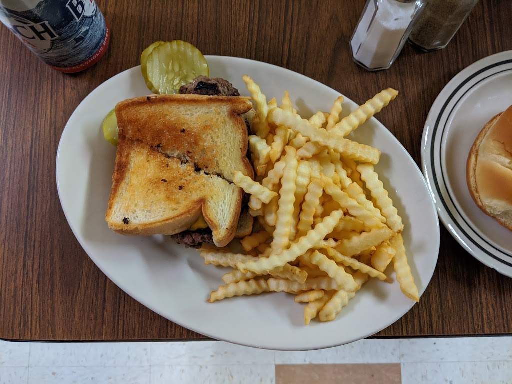 Sparkys Bar & Grill | restaurant | 117 Main St, Isabel, SD 57633, USA | 6054662131 OR +1 605-466-2131