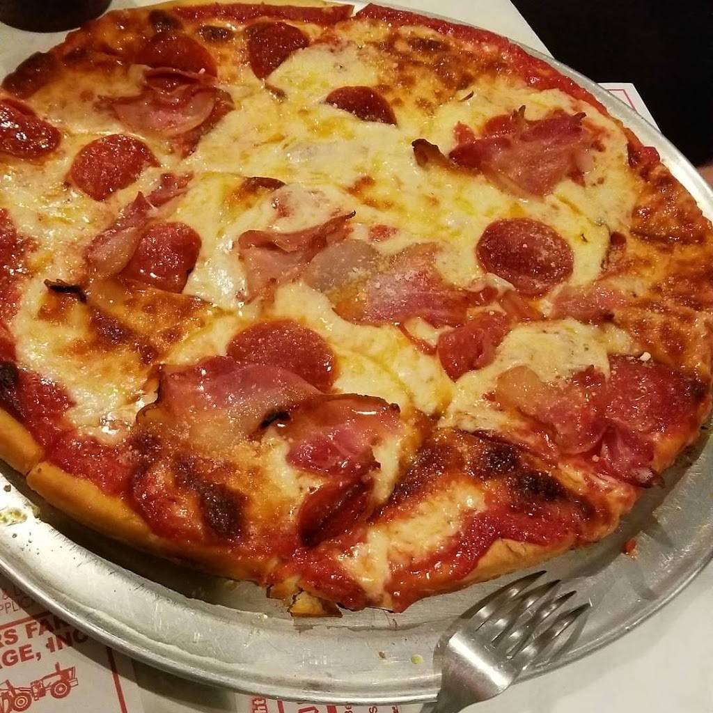 Filippos Pizza & Italian Food | restaurant | 200 S Market St, Monticello, IL 61856, USA | 2177622921 OR +1 217-762-2921