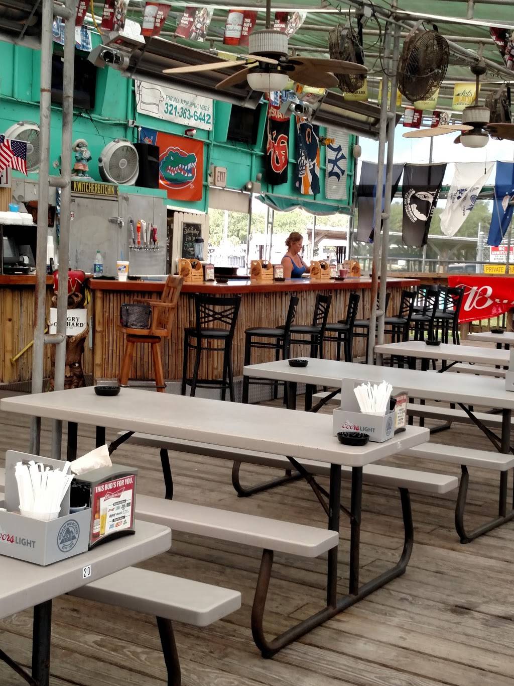 Gators Riverside Grille | restaurant | 4255 Peninsula Point, Sanford, FL 32771, USA | 4076889700 OR +1 407-688-9700