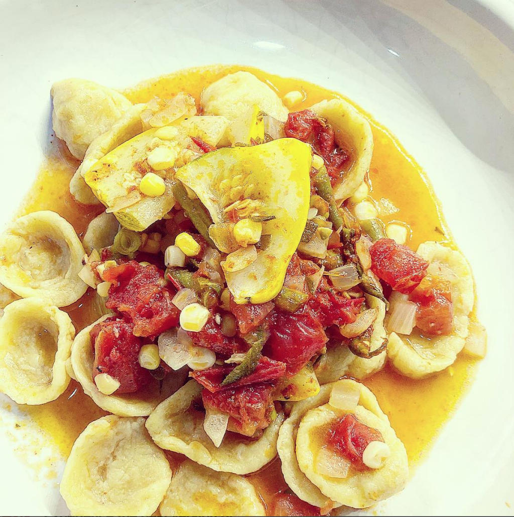 Country Mile | restaurant | 136 Belmont St, Watertown, MA 02472, USA | 6173931568 OR +1 617-393-1568