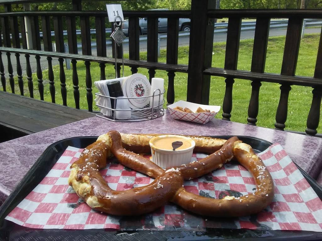 Newportville Inn | restaurant | 4120 Lower Rd, Levittown, PA 19056, USA | 2157856090 OR +1 215-785-6090