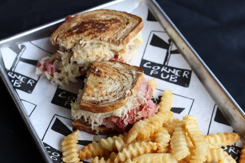 Corner Pub - Brentwood | restaurant | 710 Old Hickory Blvd, Brentwood, TN 37027, USA | 6153769988 OR +1 615-376-9988