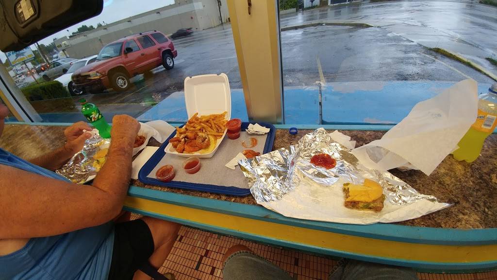 Super Shark | restaurant | 2133 Shelby St, Indianapolis, IN 46203, USA | 3172952556 OR +1 317-295-2556