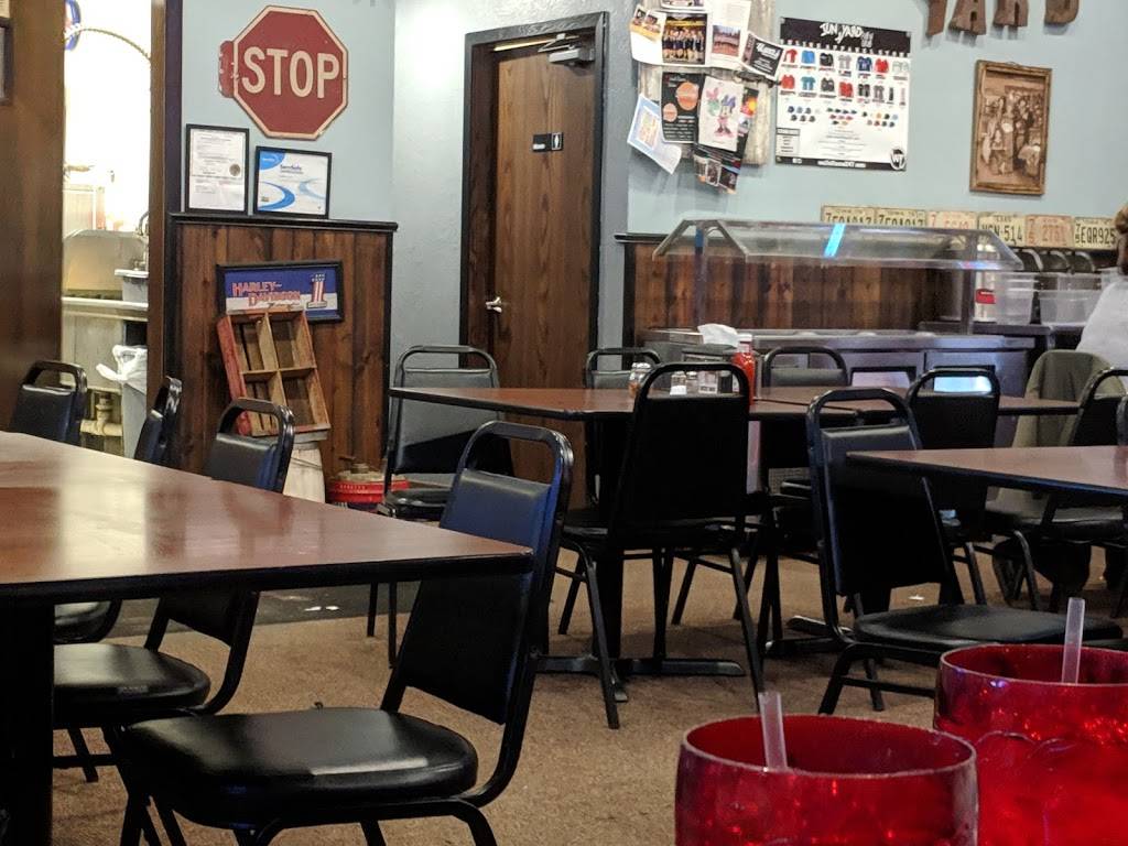 Junkyard Pub N Grub | restaurant | 1116 Starview Dr, Hinton, IA 51024, USA | 7129474580 OR +1 712-947-4580