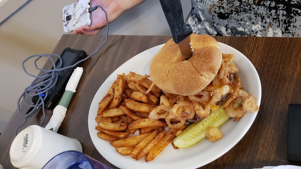 Finks Restaurant | cafe | 204 W Main St, Mt Horeb, WI 53572, USA | 6084378922 OR +1 608-437-8922