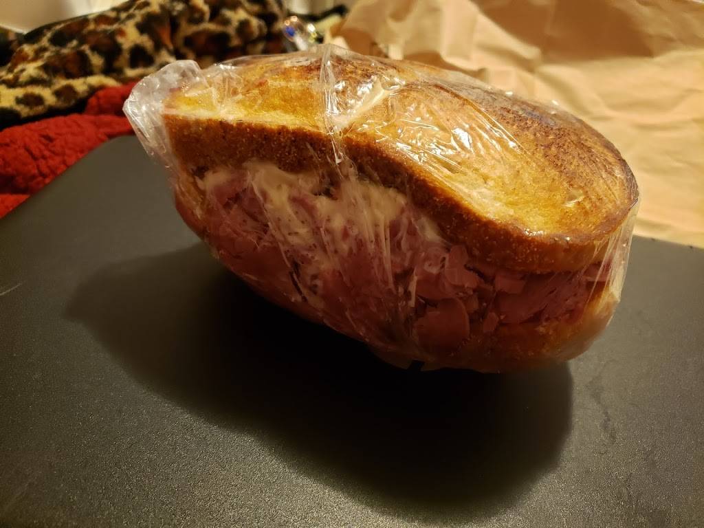 Mr. Corned Beef | restaurant | 8906 Eight Mile Rd, Ferndale, MI 48220, USA | 2486773314 OR +1 248-677-3314