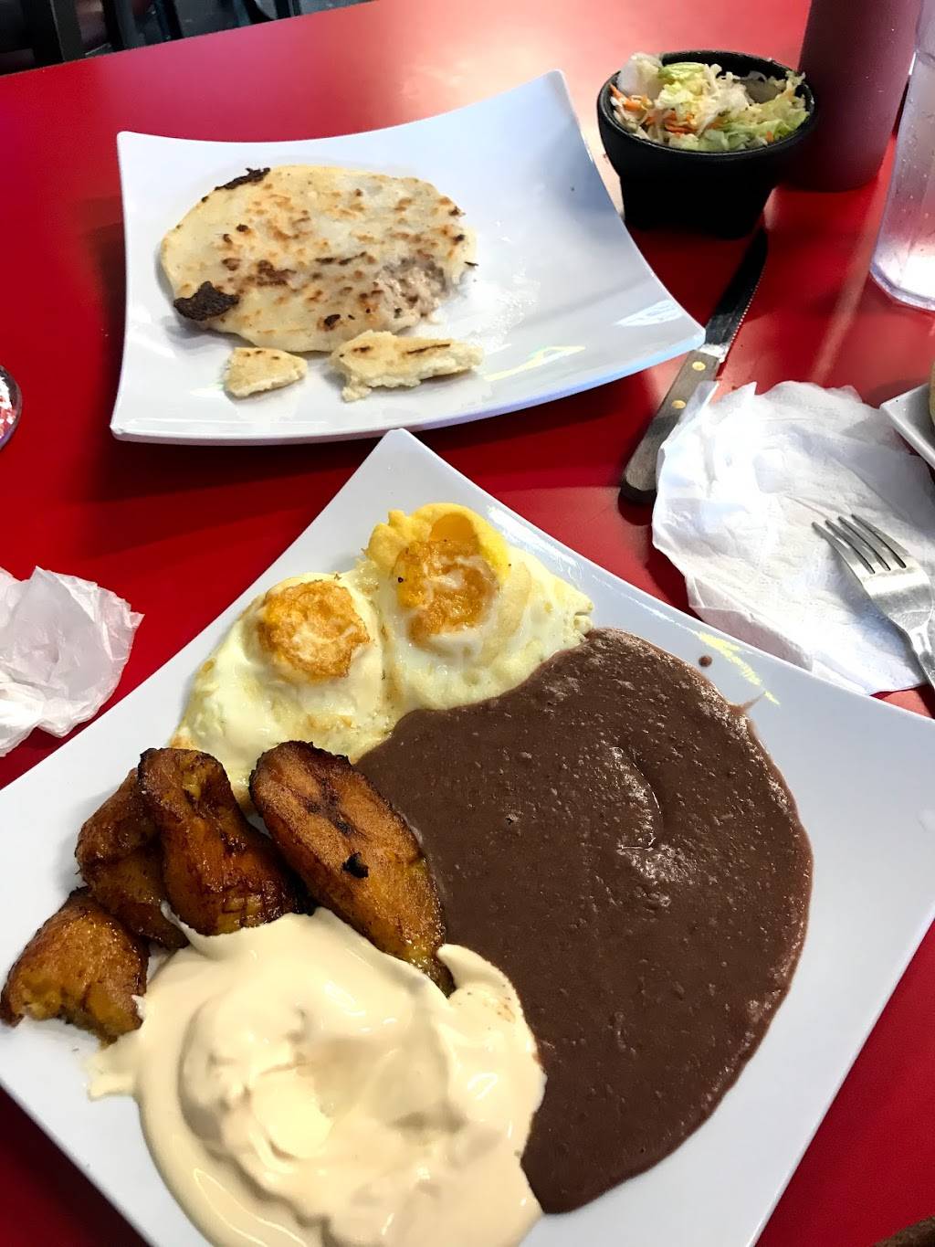 Sabrositas Pupusas & Beer | restaurant | 14523 Vanowen St, Van Nuys, CA 91405, USA | 8183868030 OR +1 818-386-8030