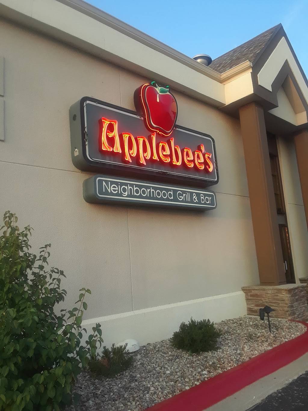 Applebees Grill + Bar | restaurant | 4619 S Lincoln Ave, York, NE 68467, USA | 4023623700 OR +1 402-362-3700