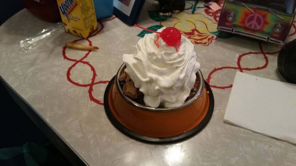 GiGis Ice Cream Bar | restaurant | 2 S 2nd St, Bainbridge, PA 17502, USA | 7173149540 OR +1 717-314-9540