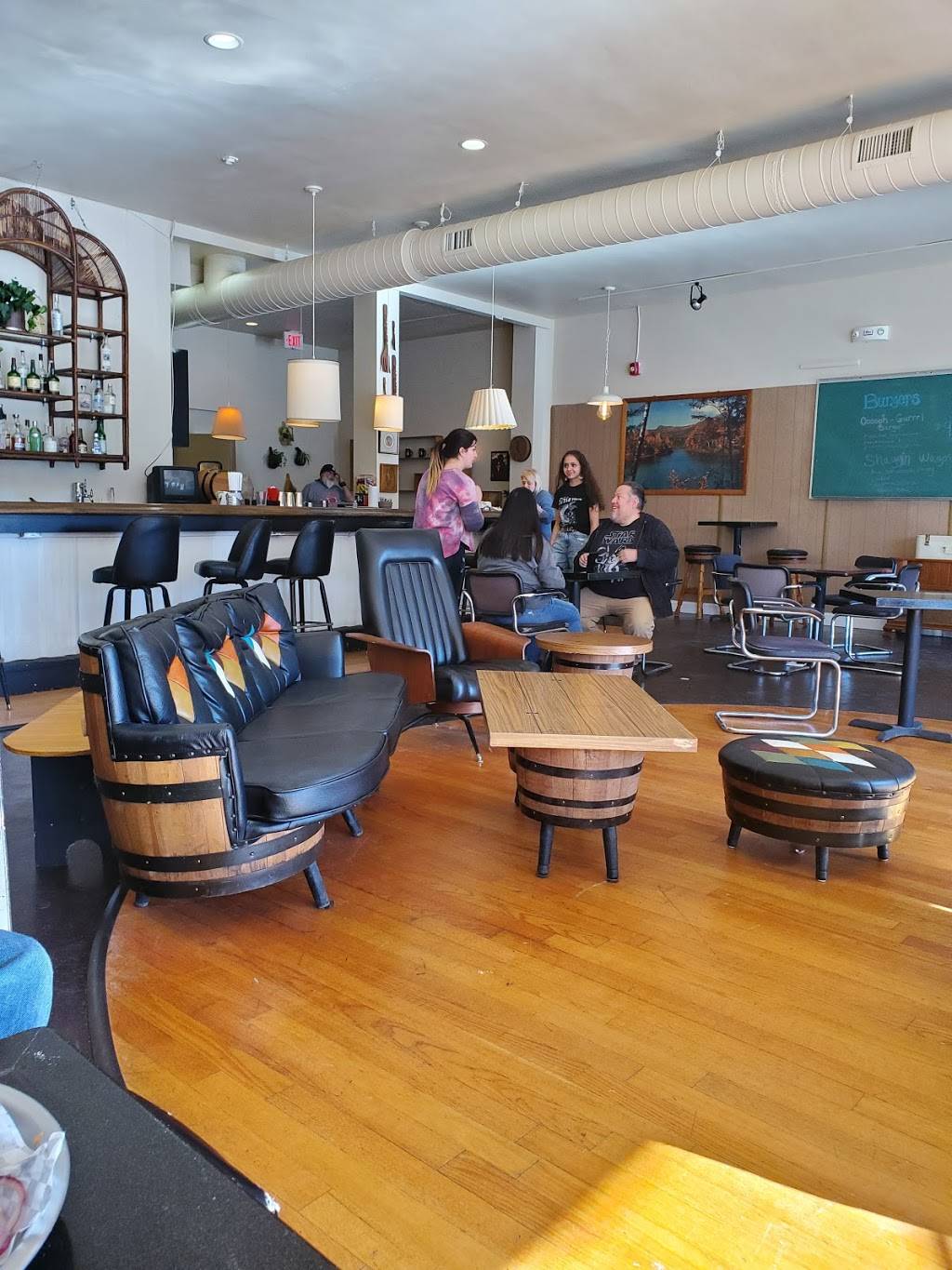 Broadway Marys | restaurant | 939 Broadway Ave, Lorain, OH 44052, USA | 4406544789 OR +1 440-654-4789