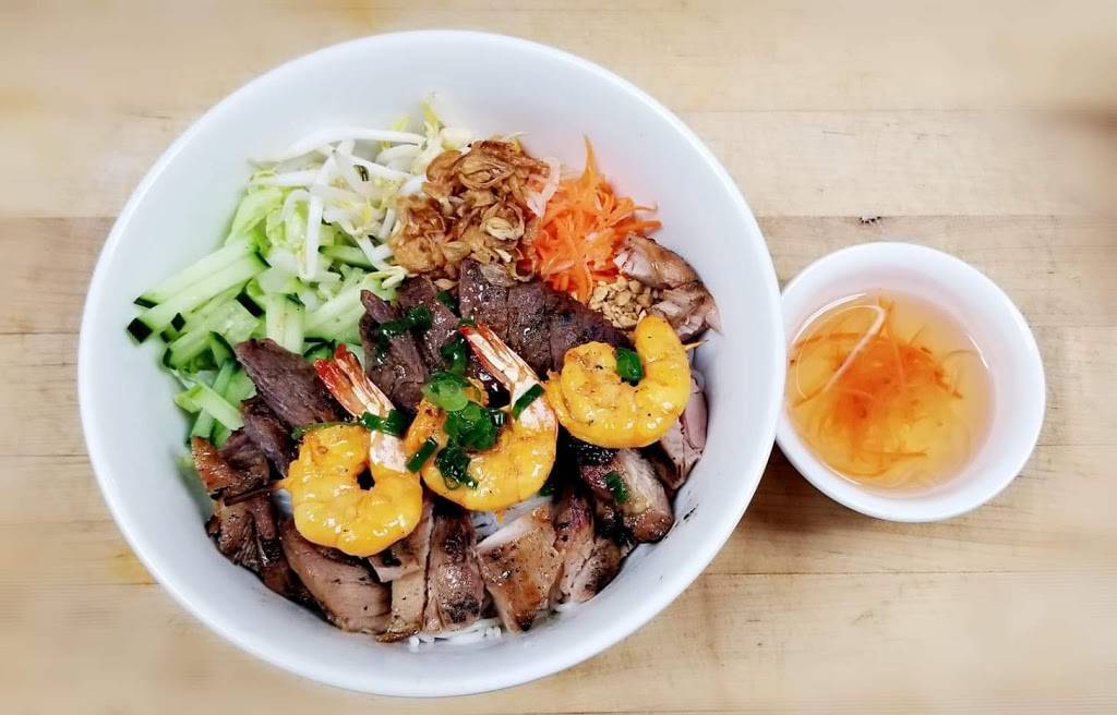 Pho Bistro | restaurant | 16317 N Santa Fe Ave Suite C, Edmond, OK 73013, USA | 4052257974 OR +1 405-225-7974