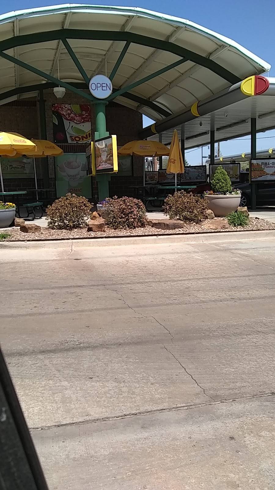 Sonic Drive-In | restaurant | 5625 N Western Ave, Oklahoma City, OK 73118, USA | 4058435133 OR +1 405-843-5133