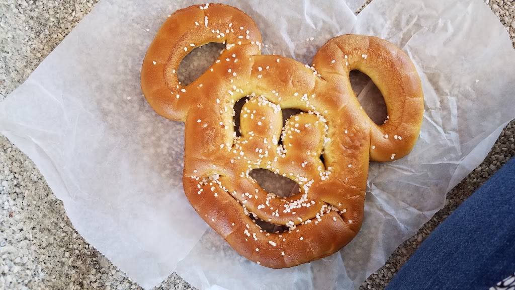 The Lunching Pad | restaurant | 1180 Seven Seas Drive, Orlando, FL 32836, USA | 4079393463 OR +1 407-939-3463