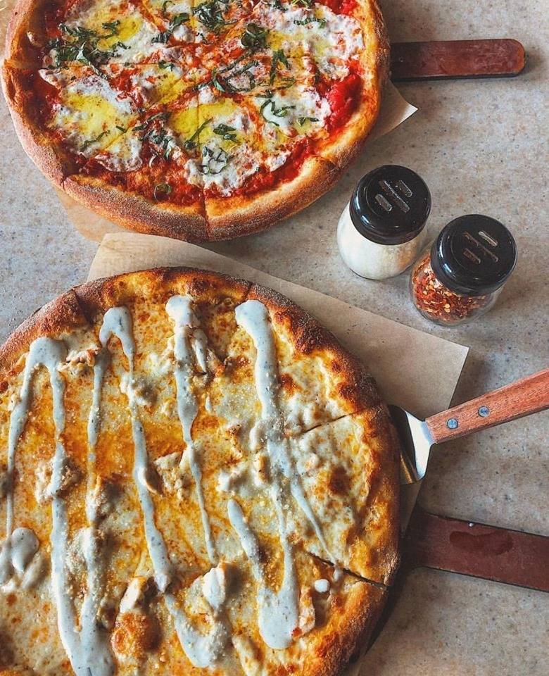 Flippers Pizzeria | restaurant | 45 W Mitchell Hammock Rd Suite #1361, Oviedo, FL 32765, USA | 4078909001 OR +1 407-890-9001