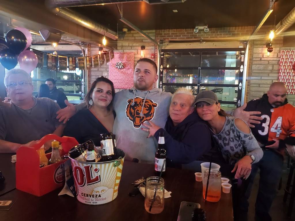 Division Street Tap | restaurant | 1419 N 15th Ave, Melrose Park, IL 60160, USA | 7082238928 OR +1 708-223-8928