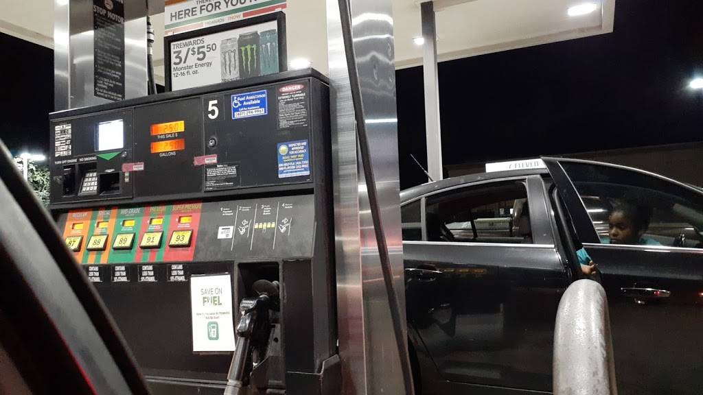 7-Eleven | bakery | 7603 W Colonial Dr, Orlando, FL 32818, USA | 4072949961 OR +1 407-294-9961