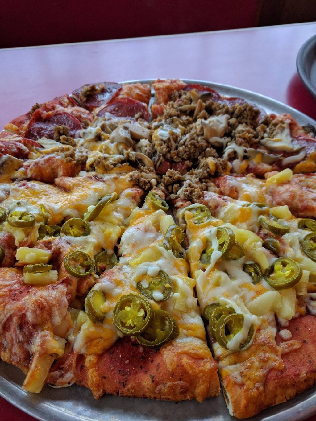 Chicos Pizza Parlor | restaurant | 4301 Pacific Way, Seaview, WA 98644, USA | 3606423207 OR +1 360-642-3207