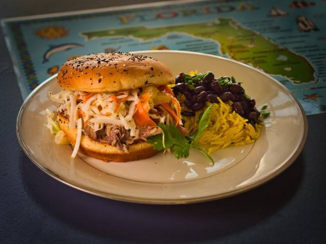 Retts Place | restaurant | 4777 S Orange Ave, Orlando, FL 32806, USA | 4079671549 OR +1 407-967-1549