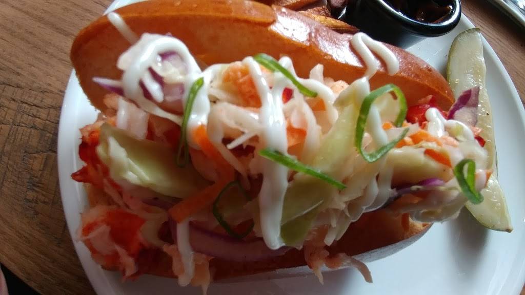 Friar Tucks Tavern | restaurant | 12 Water St, Mystic, CT 06355, USA | 8605726069 OR +1 860-572-6069