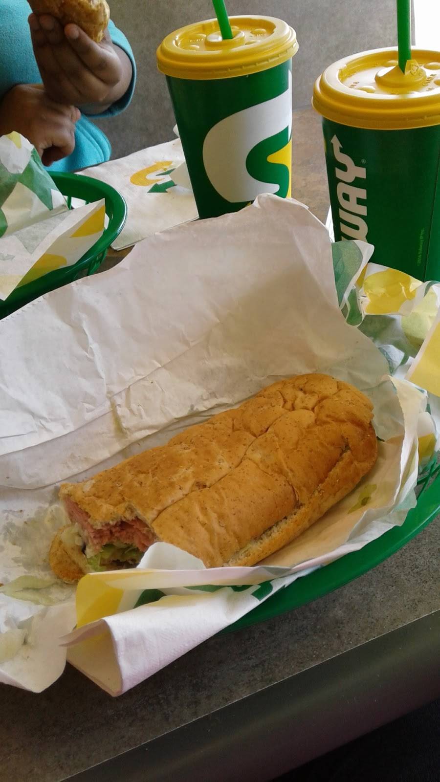 Subway Restaurants | restaurant | 1423 A Leestown Rd, Lexington, KY 40511, USA | 8592339592 OR +1 859-233-9592