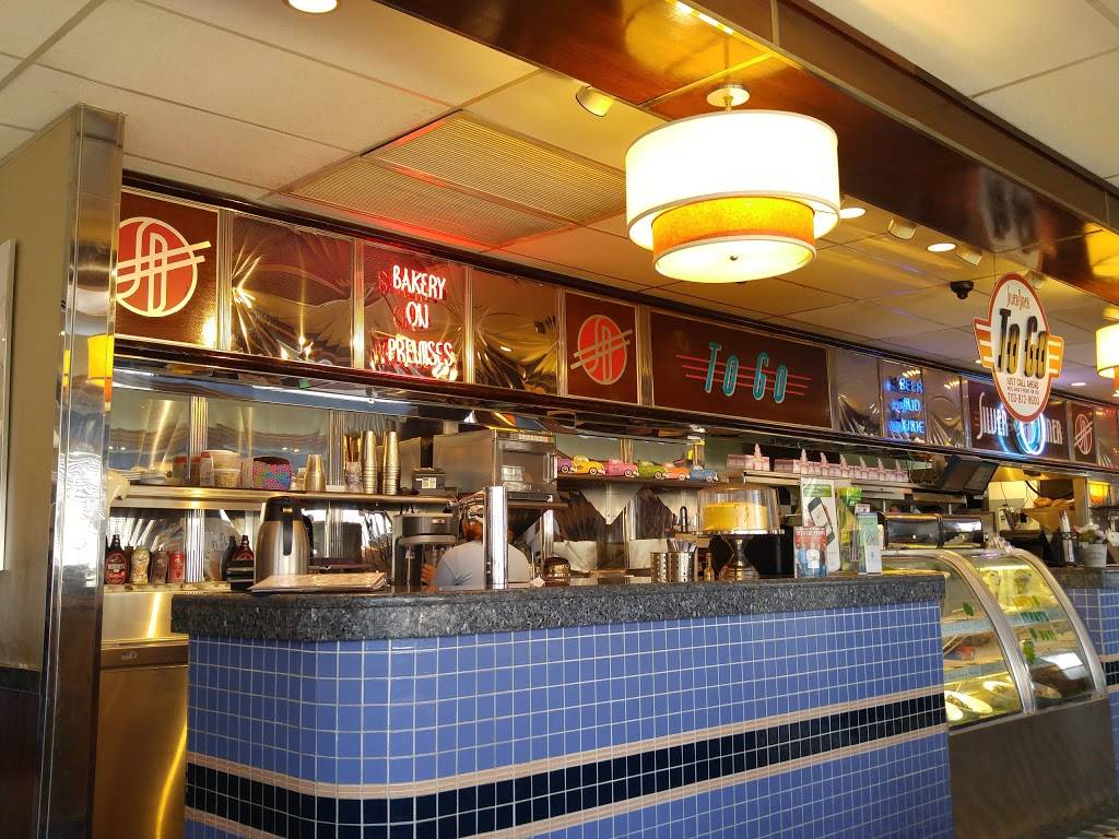 Silver Diner- Clarendon | restaurant | 3200 Wilson Blvd, Arlington, VA 22201, USA | 7038128600 OR +1 703-812-8600