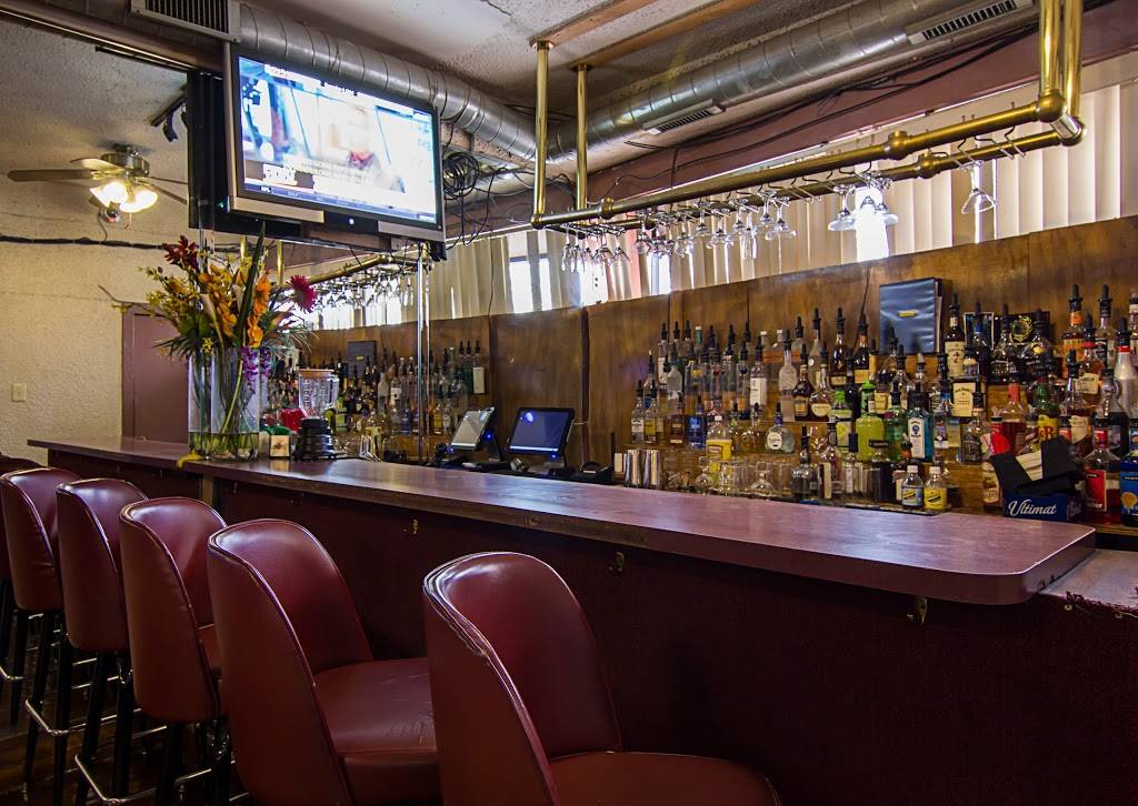 Family Den | restaurant | 8942 S Stony Island Ave, Chicago, IL 60617, USA | 7737348545 OR +1 773-734-8545