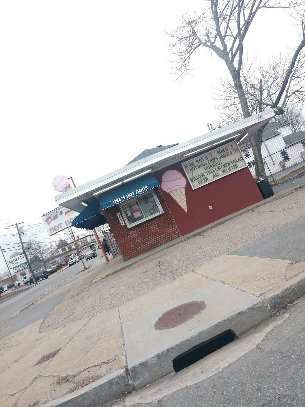 Dees Hot Dogs | restaurant | 51 Tarkiln Hill Rd, New Bedford, MA 02745, USA | 5089980584 OR +1 508-998-0584