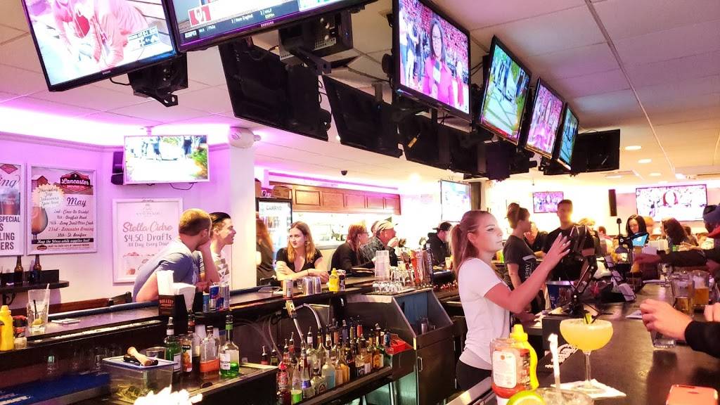 Blue & Gray Bar & Grill | restaurant | 2 Baltimore St, Gettysburg, PA 17325, USA | 7173341999 OR +1 717-334-1999