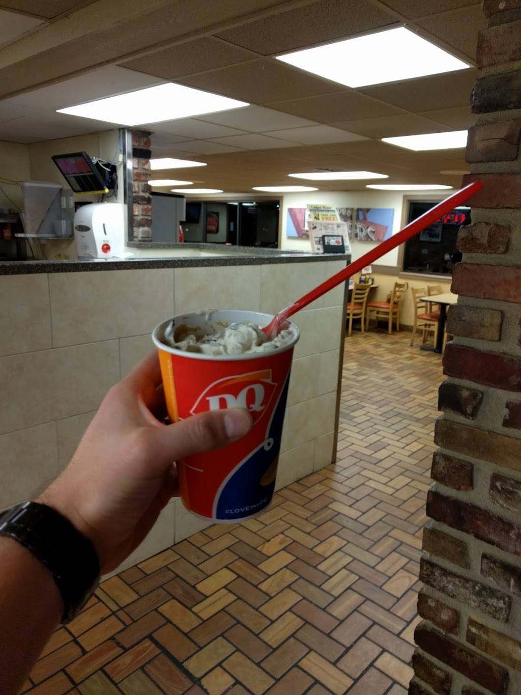 Dairy Queen Grill & Chill | restaurant | 404 N 114th St, Omaha, NE 68154, USA | 4023334623 OR +1 402-333-4623