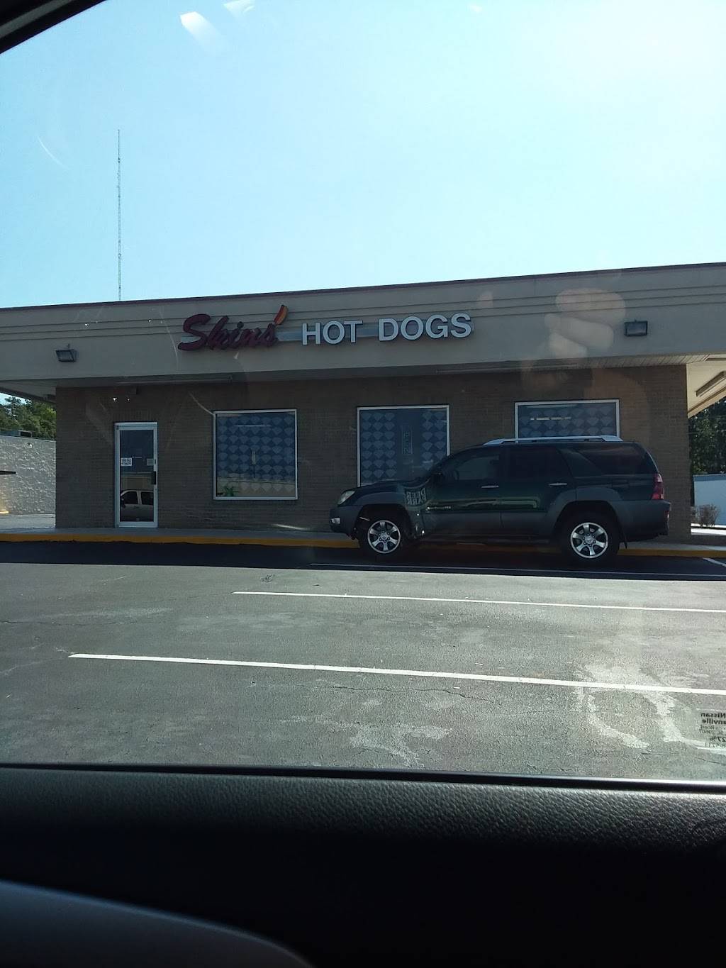 Skins Hot dogs | meal takeaway | 275 Market St, Seneca, SC 29678, USA | 8648859811 OR +1 864-885-9811