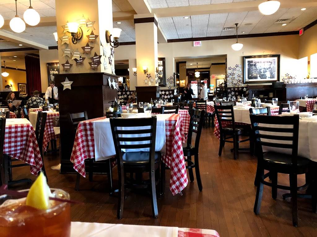 Maggianos Little Italy | restaurant | 4999 Old Orchard Shopping Ctr Space #A28, Skokie, IL 60077, USA | 8479339555 OR +1 847-933-9555
