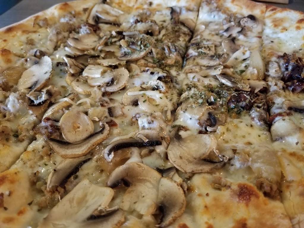 Flatbread Company | restaurant | 500 Evergreen Way, South Windsor, CT 06074, USA | 8606481111 OR +1 860-648-1111