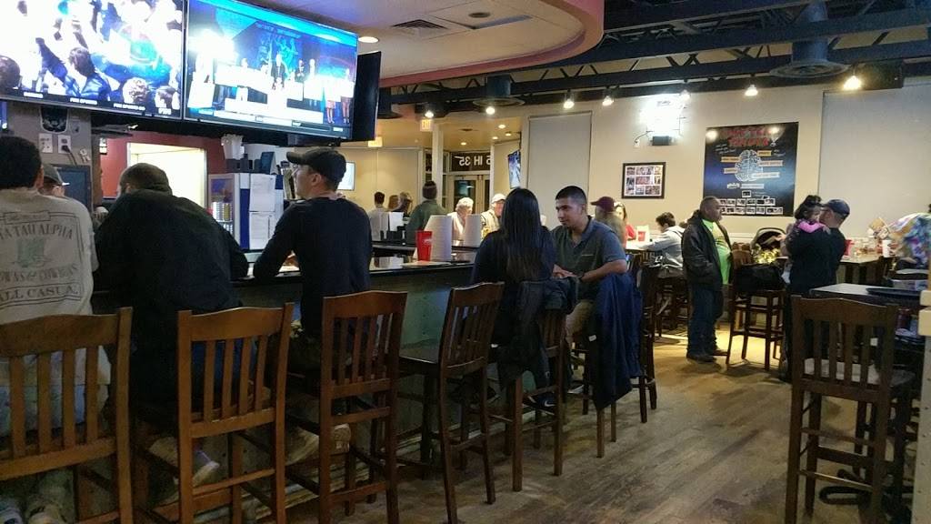 Pluckers Wing Bar | restaurant | 105 N Interstate 35, San Marcos, TX 78666, USA | 5127549464 OR +1 512-754-9464