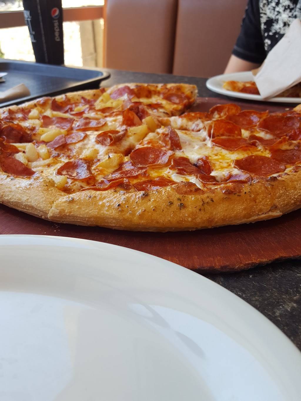 Pizza Hut | meal takeaway | 624 S Clovis Ave, Fresno, CA 93727, USA | 5592513000 OR +1 559-251-3000