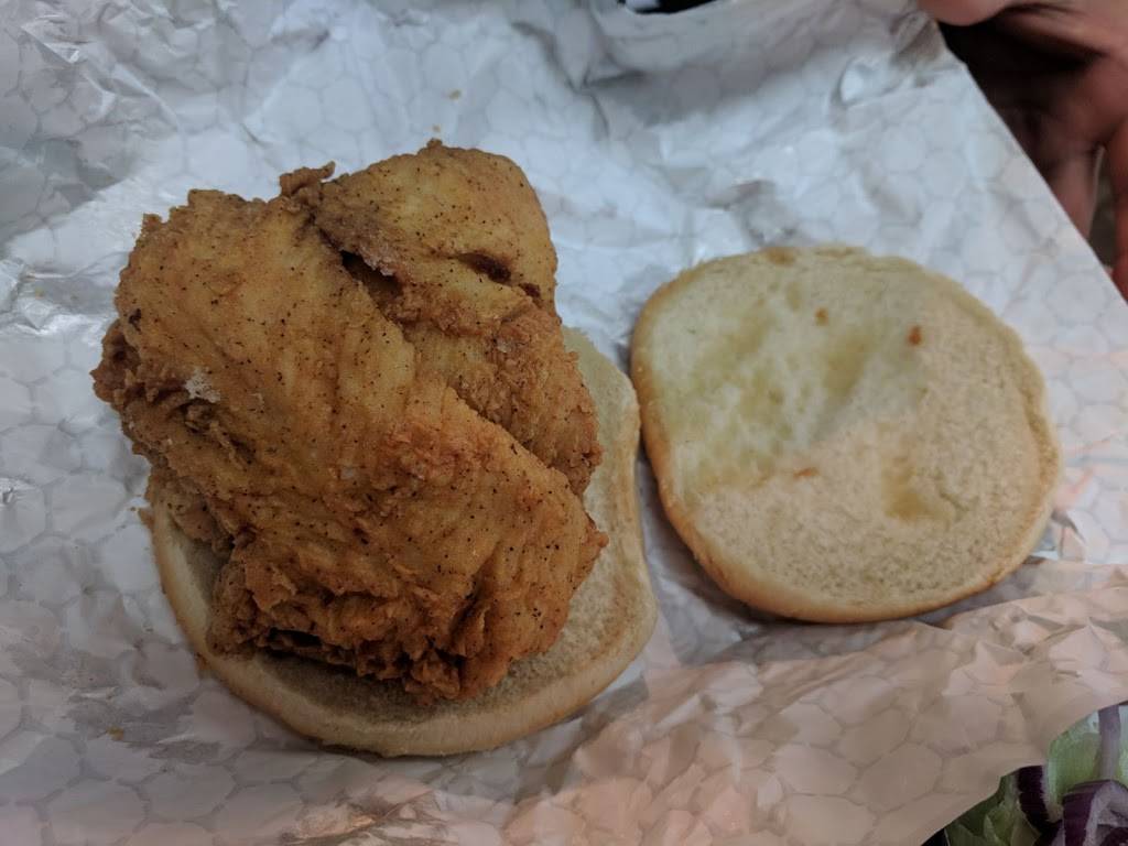 Sunnys Chicken Greenwood | meal takeaway | 1030 US Highway 31 South, Greenwood, IN 46143, USA | 3178822442 OR +1 317-882-2442