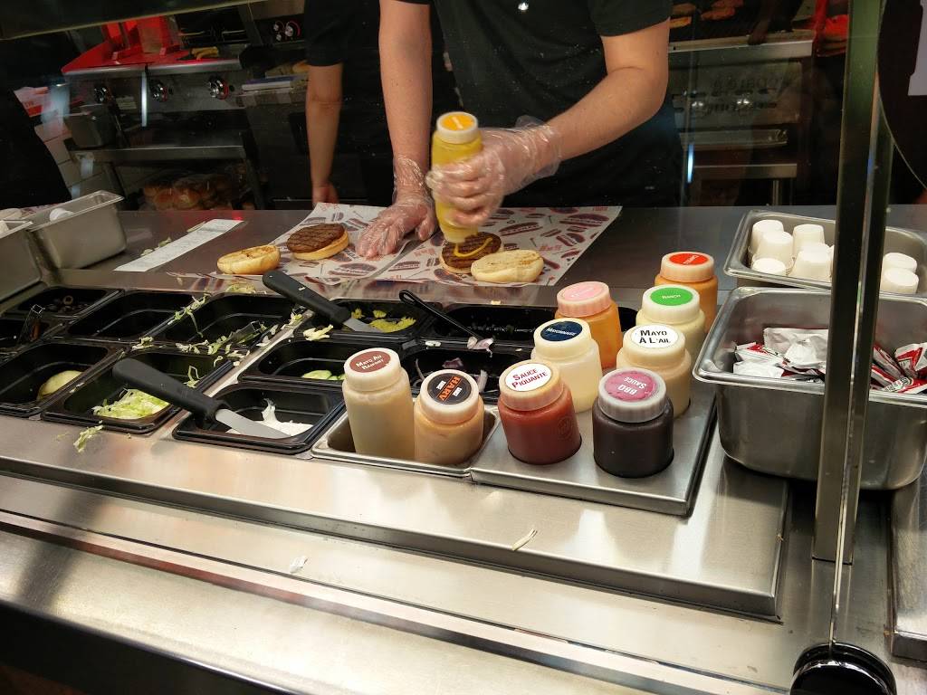 Harveys | restaurant | 2986 Boulevard Saint-Charles, Kirkland, QC H9H 3B7, Canada | 5146978729 OR +1 514-697-8729