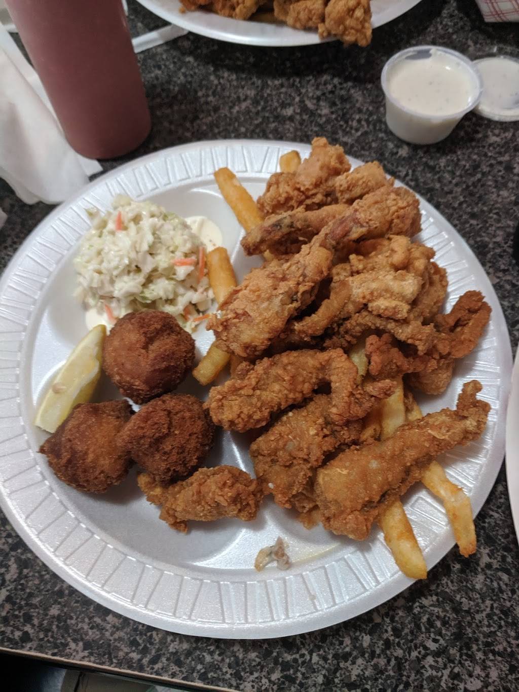 Lone Cabbage Fish Camp | restaurant | 8199 W King St, Cocoa, FL 32926, USA | 3216324199 OR +1 321-632-4199