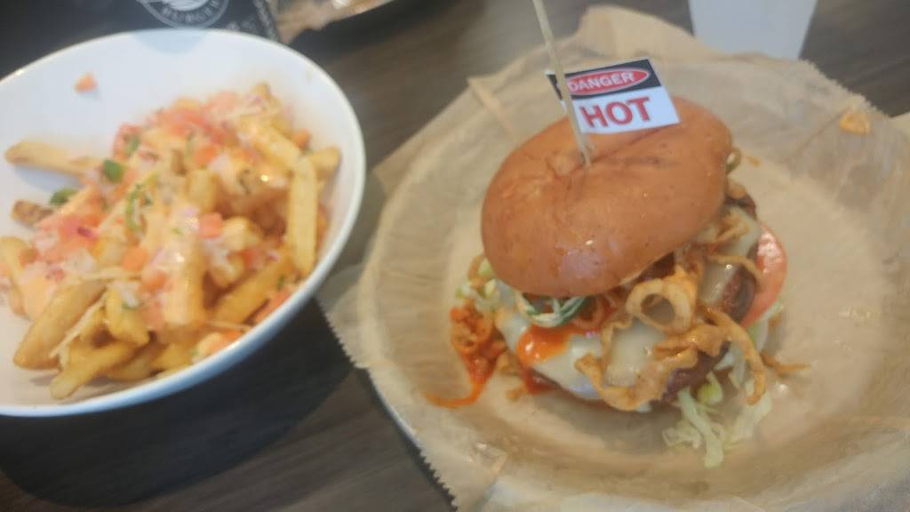 Freakin Unbelievable Burgers | restaurant | 8020 Holly Rd, Grand Blanc, MI 48439, USA | 8107714206 OR +1 810-771-4206