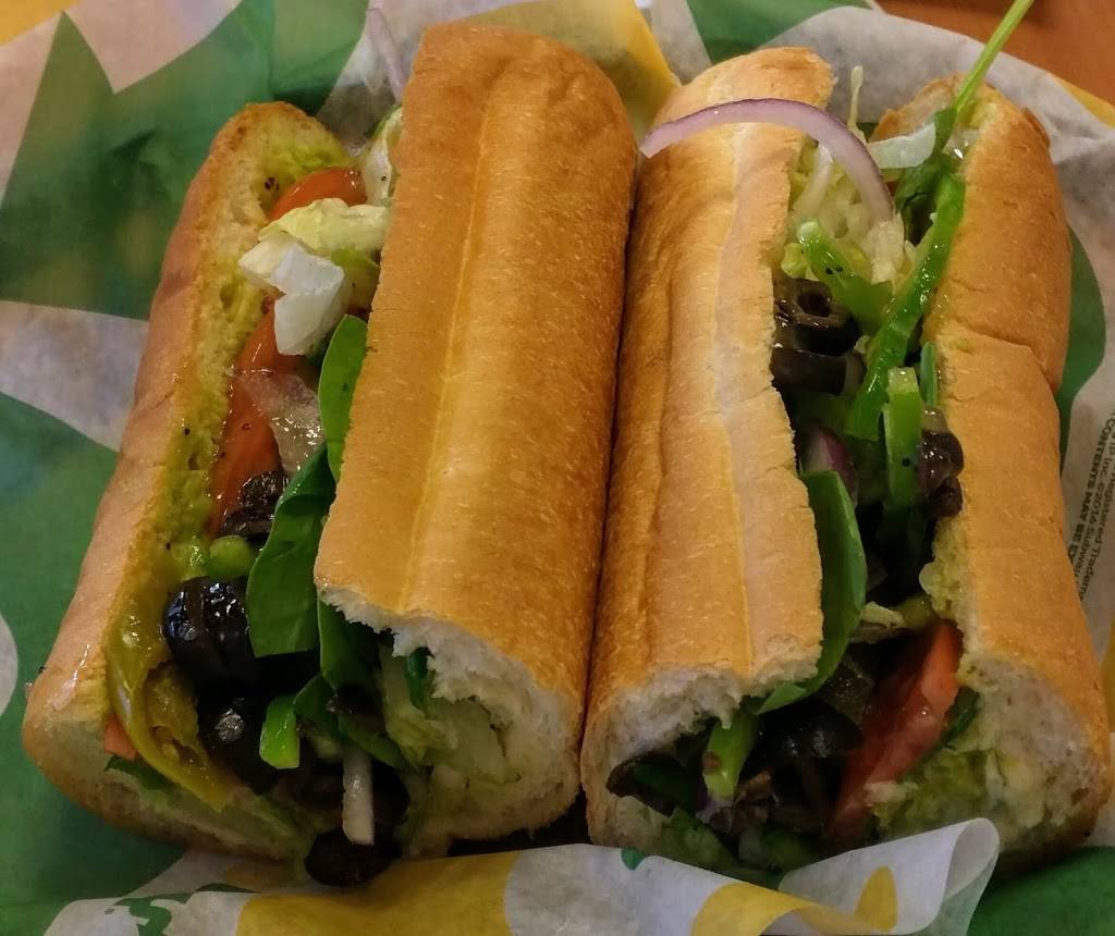 Subway Restaurants | restaurant | 26795 E. Hwy 380, Suite 1100, Magnolia Crossing, Aubrey, TX 76227, USA | 9723476253 OR +1 972-347-6253